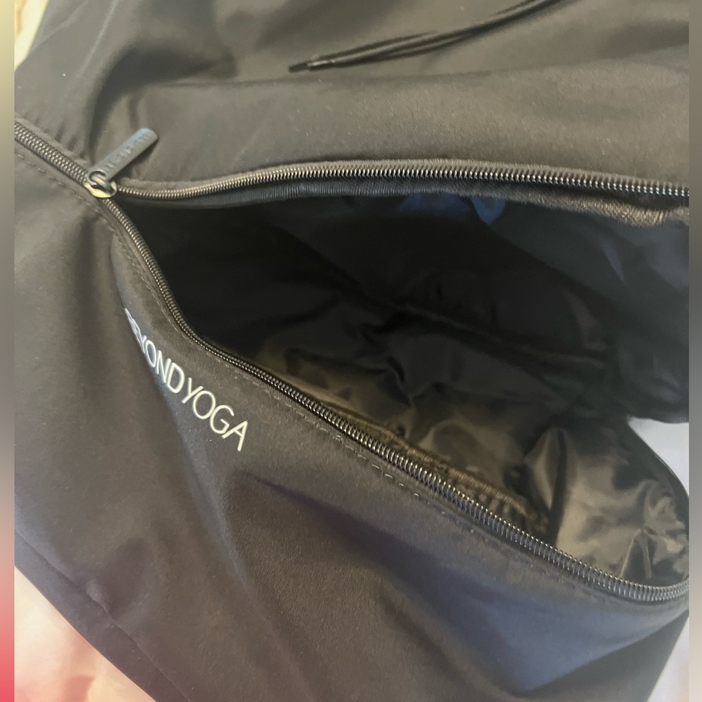 Beyond Yoga convertible backpack/tote- NWOT - Picture 11 of 12